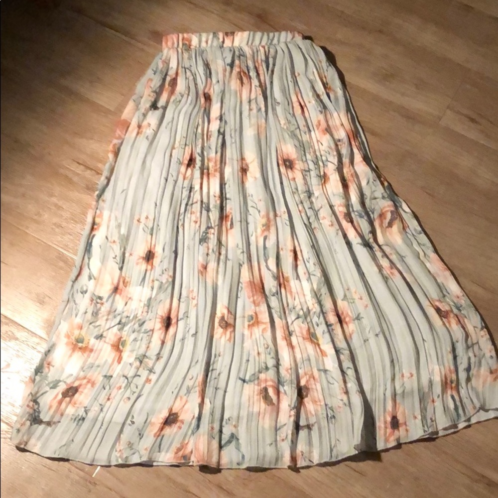 H&M NWOT Green Floral Maxi Skirt